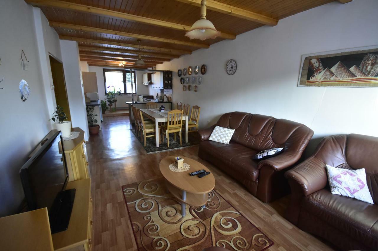 Privat Bea Apartment Podturen Exterior photo